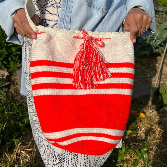 Handcrafted in Colombia, Wayuu Mochila. - Picture 1 of 5